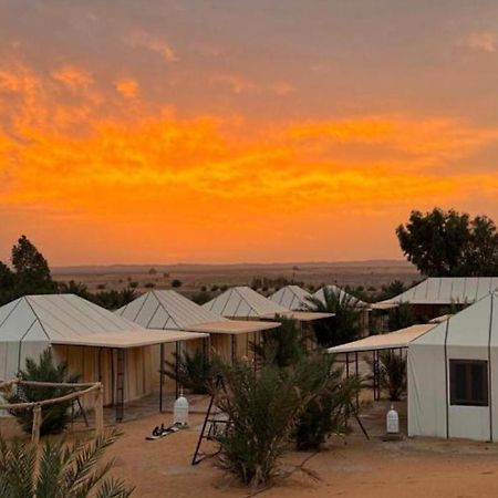 Отель Toop Luxury Camp Мерзуга Экстерьер фото