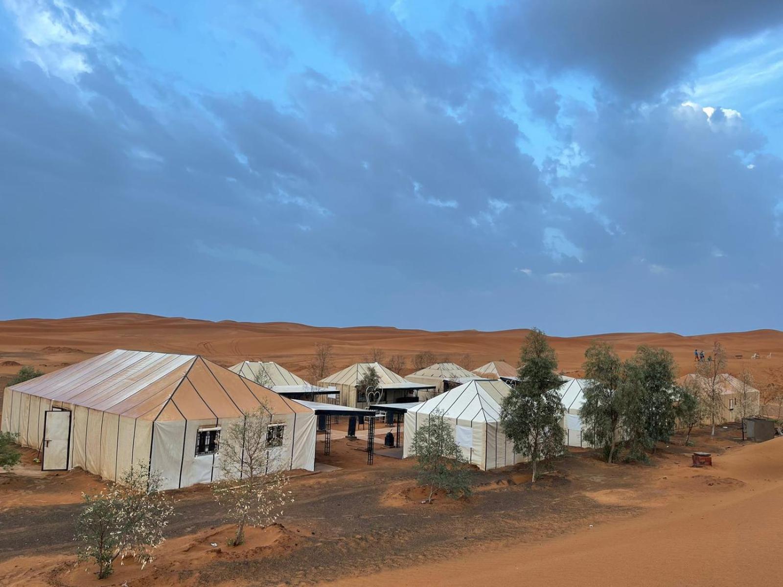 Отель Toop Luxury Camp Мерзуга Экстерьер фото